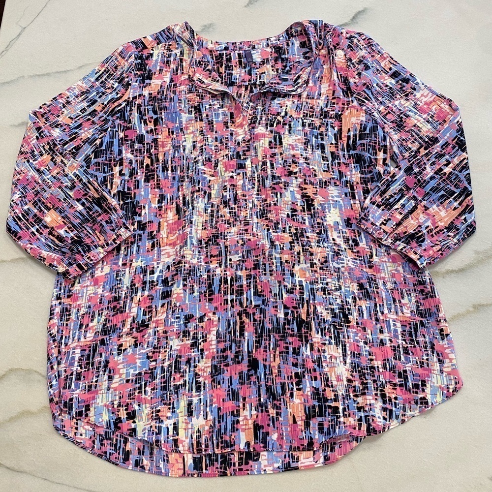 NYDJ Henley Blouse size Small 3/4 length sleeves Multicolor Print‎